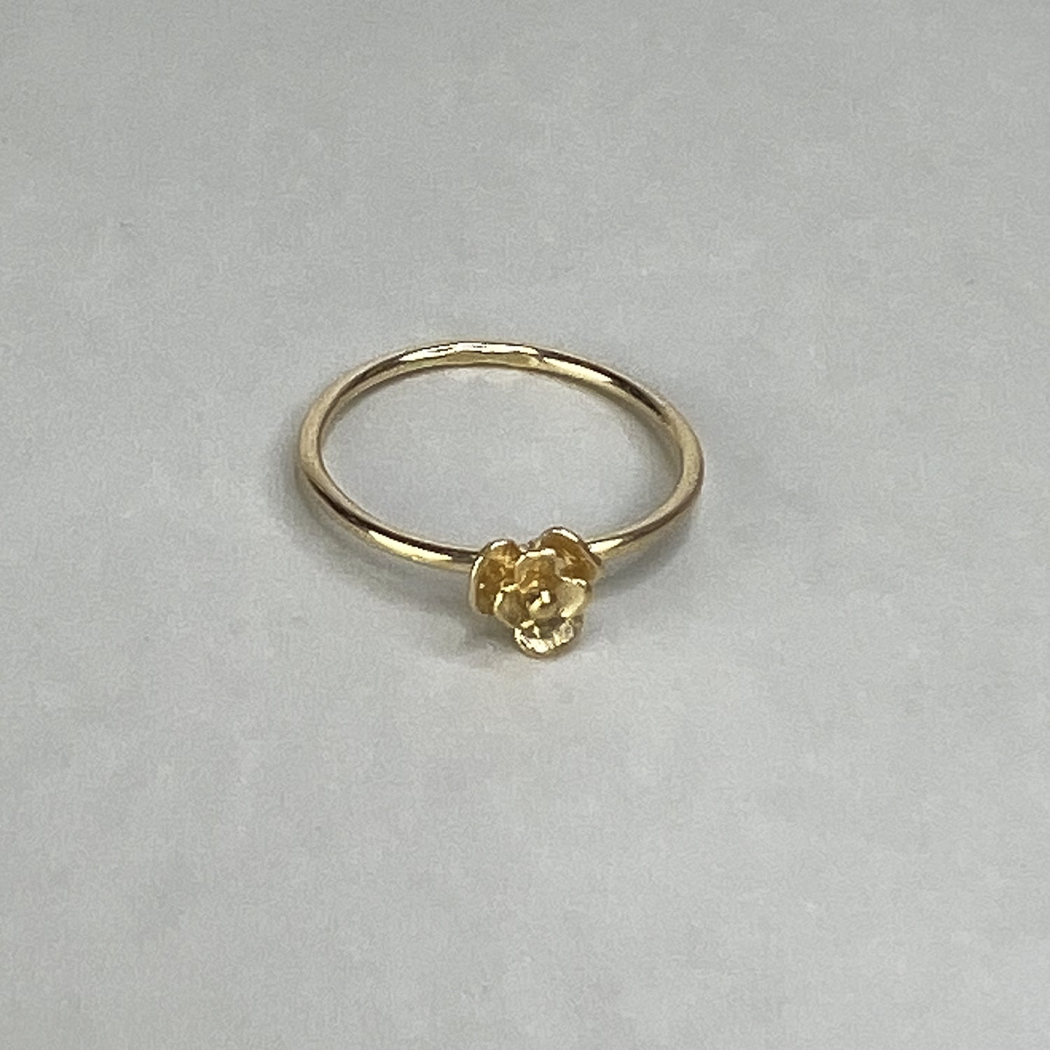 hoe vaak huichelarij relais Gold plated Floral Ring | Timeless Flower band ring – Hymness Studio -  Official Webshop